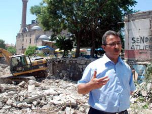 Başkan Hançerli yıkım çalışmalarını inceledi
