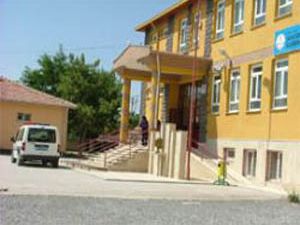 Okulu soymaya kalktılar ama