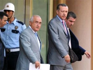 Bazı bakanlar sözlü istifalarını verdiler
