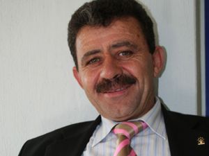 Şoförlüğünü yaptığı belediyeye başkan oldu