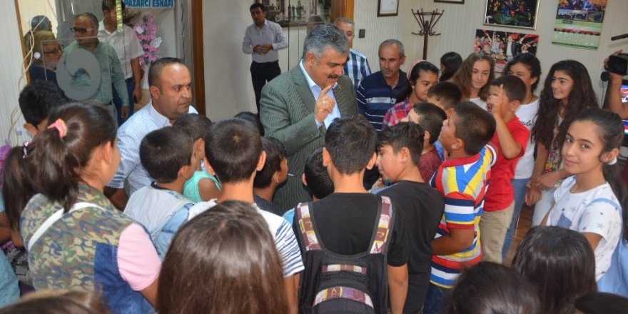 Çocuklar Başkan Özgüven’in misafiri oldu