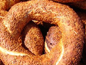 Üniversiteli simitçiden askıda simit kampanyası