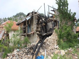 Evi yanan kişiye belediye desteği