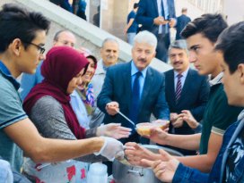 Konya Anadolu İHLde aşure ikramı