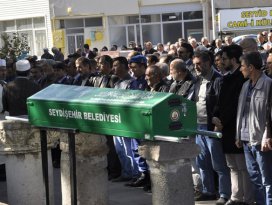 Su dolu kovada boğulan bebek defnedildi