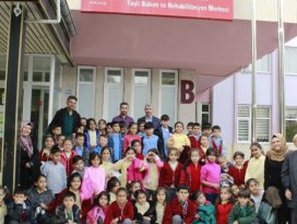 Huzurevi sakinlerine “Sevgi” battaniyeleri