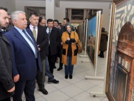 NEÜ’de Anadolu Selçuklu Mimarisine ait eserlerin resimleri sergilendi