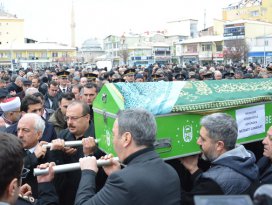 Yakup Canbolatın annesi defnedildi