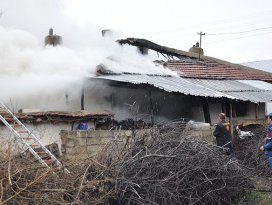 Akşehirde ev yangını