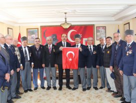 Başkan Altay gaziler ve şehit ailelerini ziyaret etti
