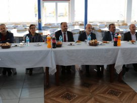 Başkan Özaltun, muhtarlarla veda yemeğinde bir araya geldi