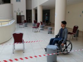Öğrenciler, Engelliler Haftasında empati yaptı