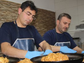 İftar ve sahur sofralarının vazgeçilmezi tahinli pide