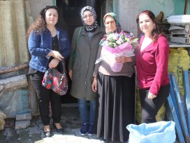 Yılın annelerine evlerinde anlamlı ziyaret