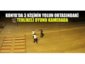 Konyada 3 kişinin yolun ortasındaki tehlikeli oyunu kamerada