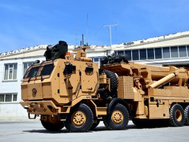Zırhlı askeri araçların cankurtaranı kışla yolunda