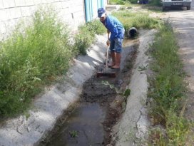 Beyşehir’de kanal ve kanaletlerde temizlik çalışması