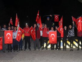 Beyşehir’de doğaseverler 19 Mayıs’ı gece yürüyüşüyle kutladı