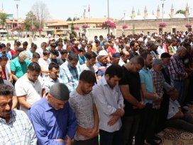 Ramazan’ın son cumasında camiler doldu