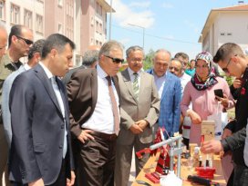 Liseli öğrencilerin TÜBİTAK projeleri bilim sergisinde sergilendi