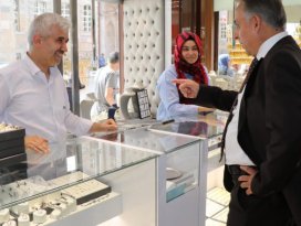 Vali Toprak, Bedesten esnafını ziyaret etti