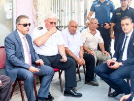 Vali Toprak Yunakta vatandaşlarla bir araya geldi