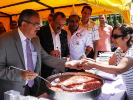 Selçuk’ta “Geleneksel Aşure İkramı” yapıldı
