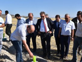 Vali Toprak Karapınar Çölleşme ve Araştırma Merkezini gezdi