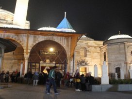Mevlit Kandilinde Mevlana Hazretleri Türbesi ve camiler doldu taştı