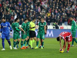 Konyaspor, Sivasta kayıp! 2-0
