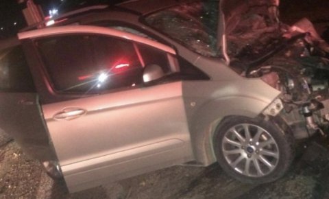 Hafif ticari araç otomobille çarpıştı: 1 ölü, 2 yaralı