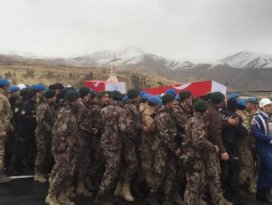 Hakkaride şehit olan 2 asker için tören düzenlendi