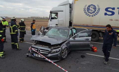 Aksarayda cenaze yolunda kaza: 1 ölü, 3 yaralı