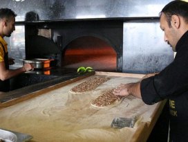Etli ekmek ustaları oylamaya katıldı