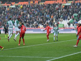 Konyasporda isabetsiz ortalar dikkat çekiyor
