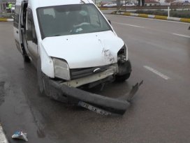 Konya’da hafif ticari araç ile tır çarpıştı: 4 yaralı