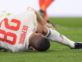 Merih Demiral, 6-7 ay sahalardan uzak kalacak