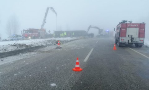 Konya-Isparta kara yolunda yolcu otobüsü devrildi: 29 yaralı