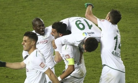 Konyaspor son dakikada güldü