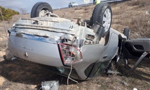 Konyada otomobil şarampole devrildi: 1 ölü, 1 yaralı