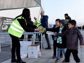 Konyasporlu taraftarlardan binlerce kitap toplandı