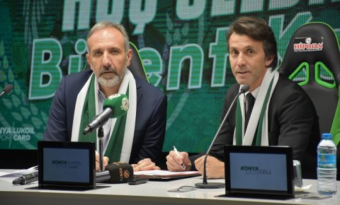 Konyaspor, Bülent Korkmaz ile 1,5 yıllık sözleşme imzaladı