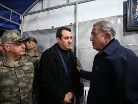 Bakan Akar ve komutanlardan şehit ailesine taziye ziyareti