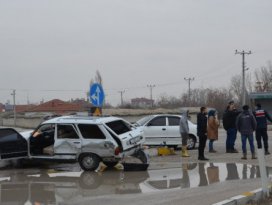 Konya’da iki otomobil çarpıştı: 4 yaralı