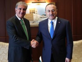 Çavuşoğlu Pakistanlı mevkidaşı ile görüştü