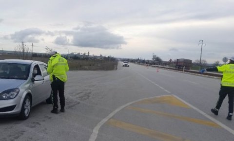 Kulu’da polisler ateş ölçümü yaptı, uyarılarda bulundu