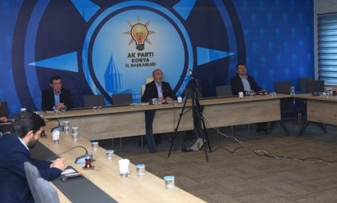 AK Parti’de toplantılar video konferansla yapılıyor