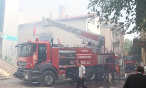Konya’da iki katlı binadaki baca yangını korkuttu