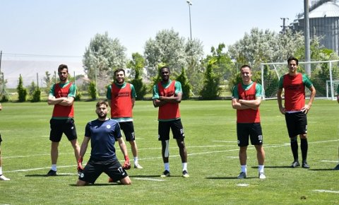 Konyasporda futbolculara bayram izni