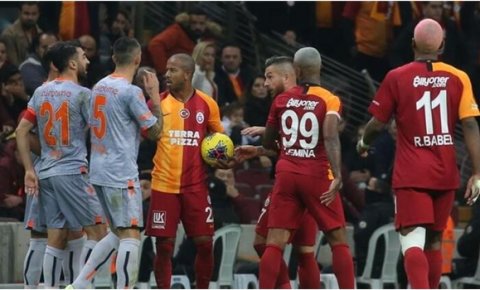 Galatasaray, lider Medipol Başakşehire konuk olacak